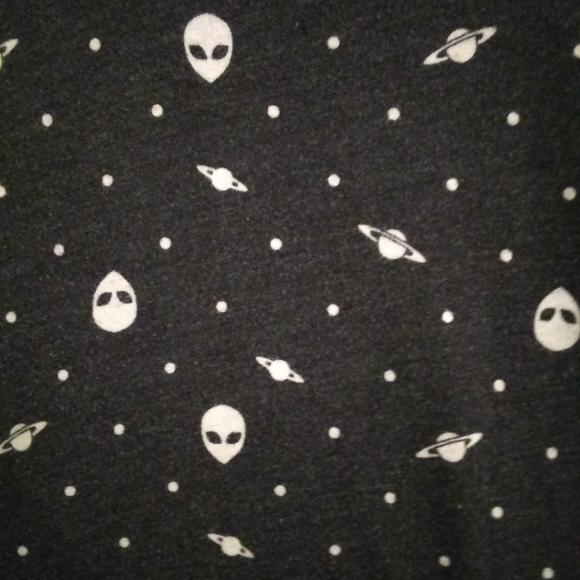 SHEIN 👽 Aliens Top - Picture 2 of 4